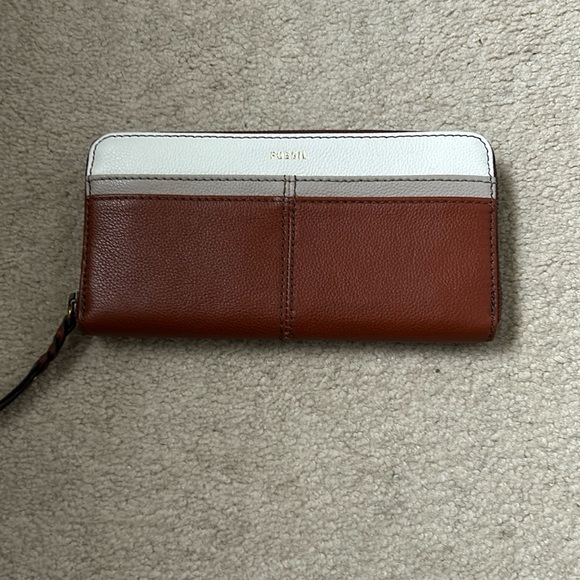 Fossil Wallet - Picture 1 of 9
